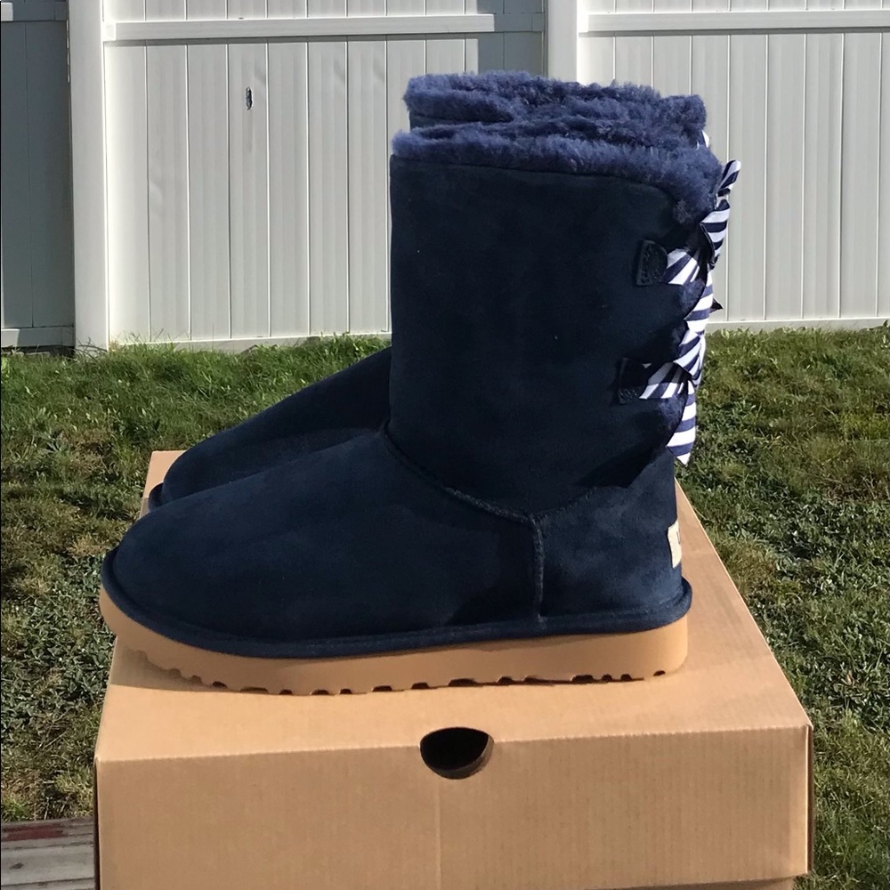 UGG Bailey Bow Diagonal Stripe Boot - Picture 8 of 10